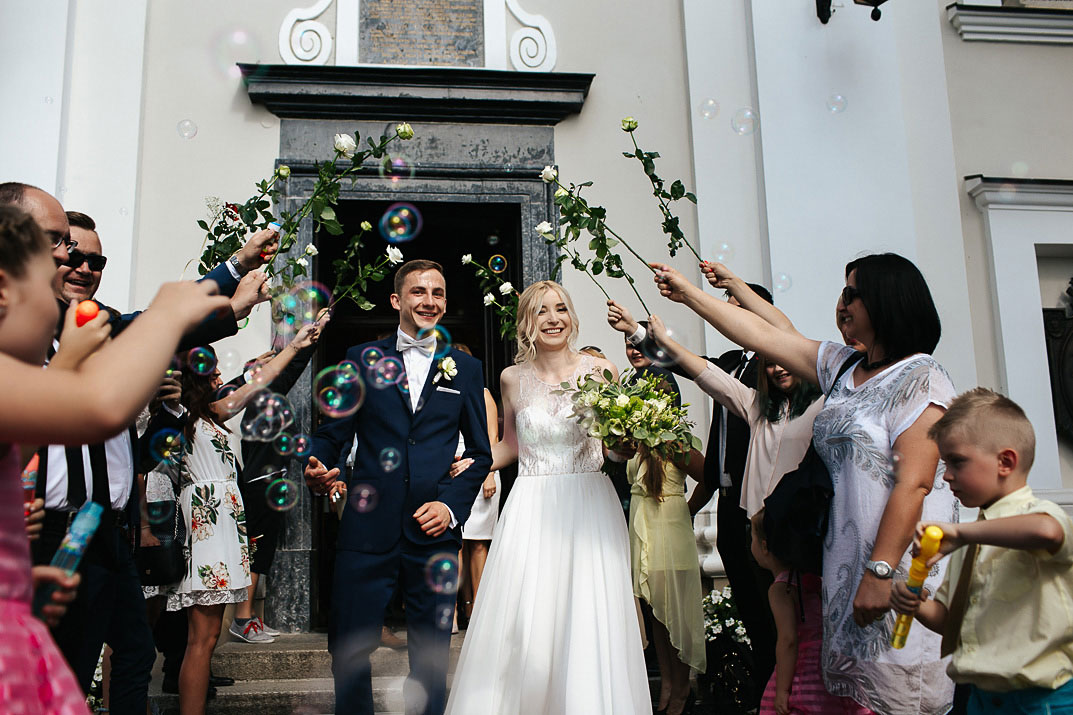 szpaler po wyjściu z kościoła